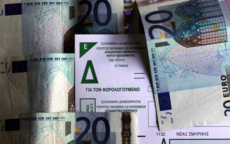 По-тежки налози за 1 милион гърци от догодина