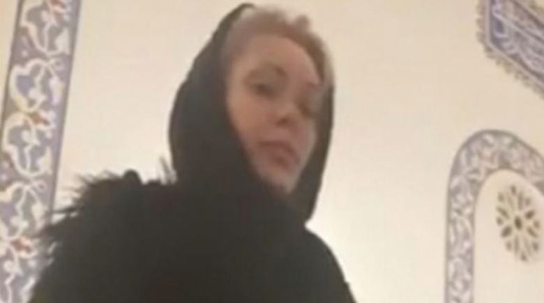 Албена Вулева падна на колене в джамия