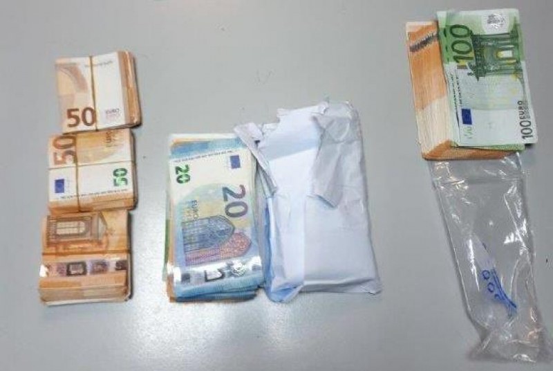 23 000 евро в тайник на автомобил при проверка на „Кулата“