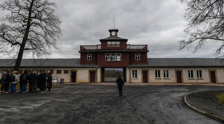 Фотоалбум от човешка кожа открит на пазар в Полша