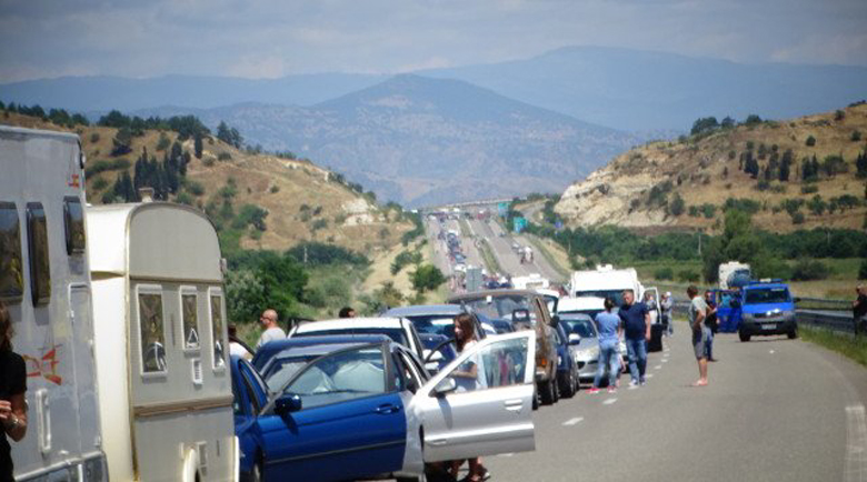 15 000 българи щурмуваха Гърция още в Ден първи след отваряне на границата