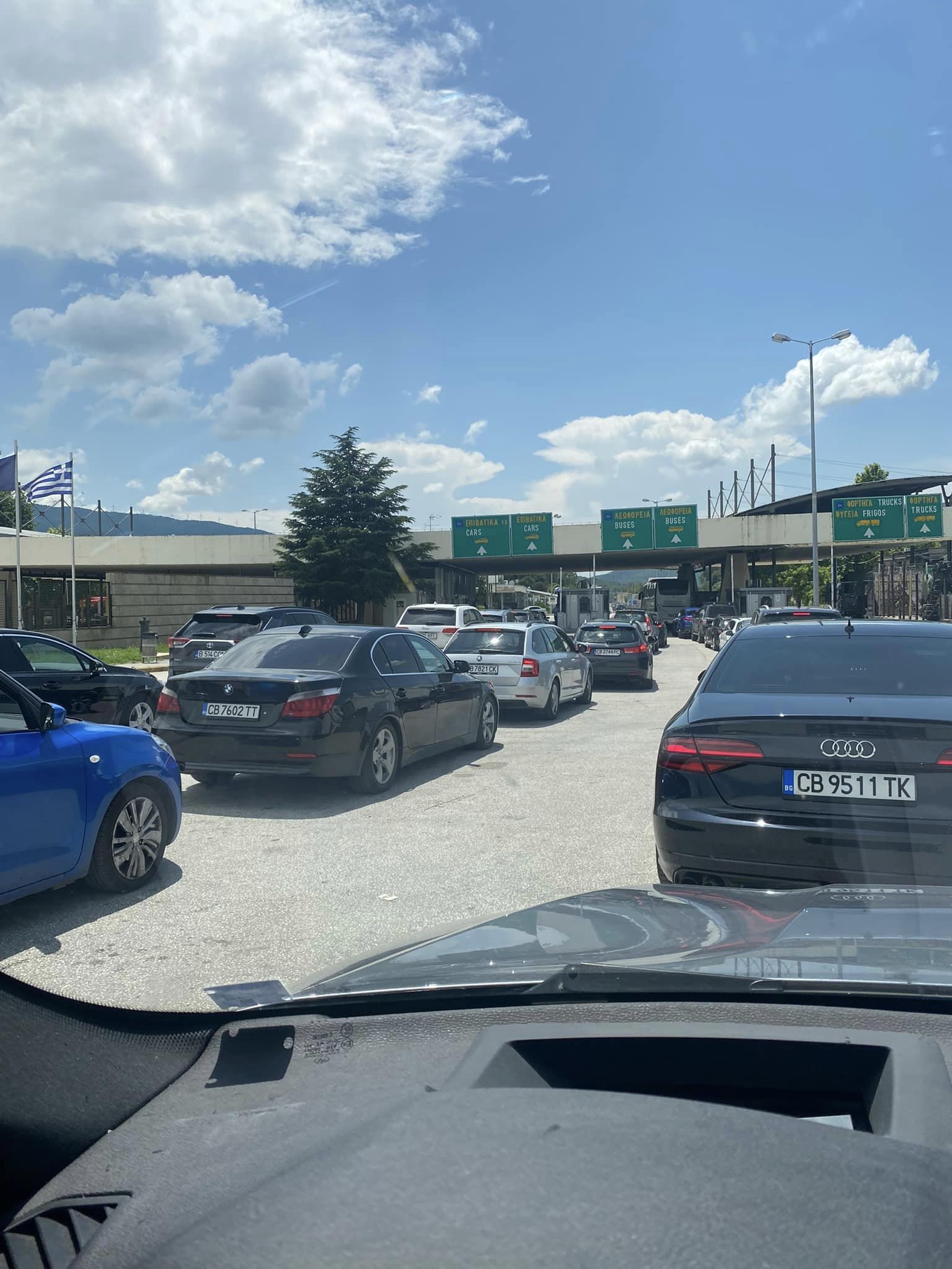 В ранни зори опашки на ГКПП Кулата-Промахон