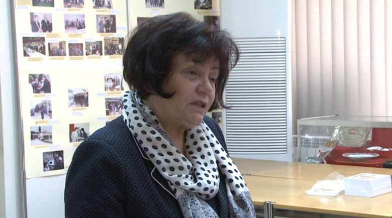 Вечната Амбър се клати: Бунт срещу Янка Такева в училищата